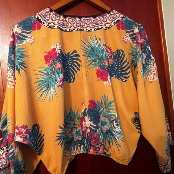 Flying Tomato Cropped Blouse Oversized 3/4 Sleeves V-Neck Wrap Top Size Small - Picture 7 of 9